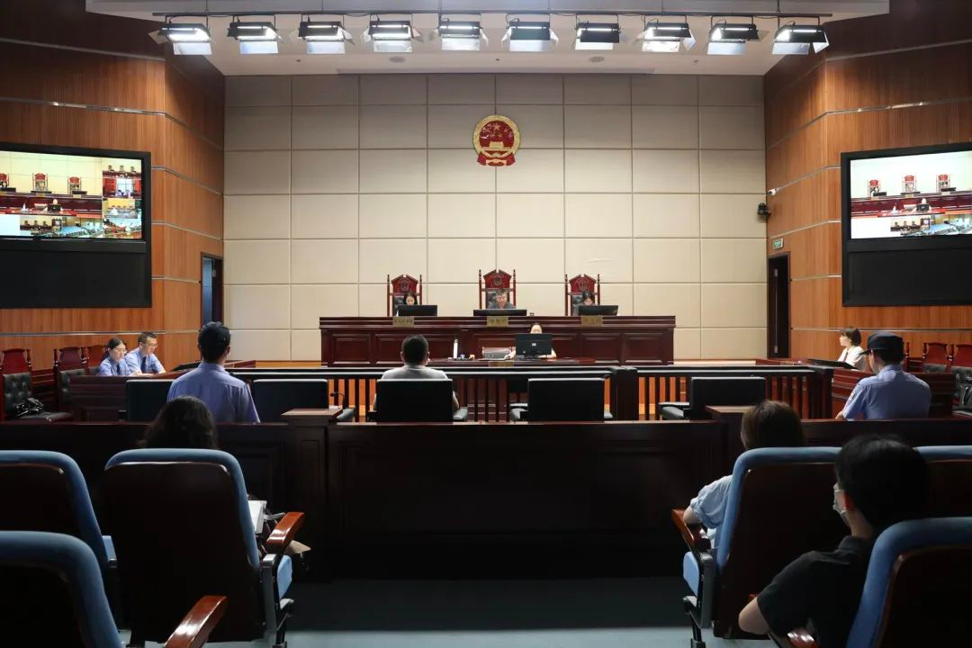 偽造環(huán)境報告批復，獲有期徒刑六個月十五日